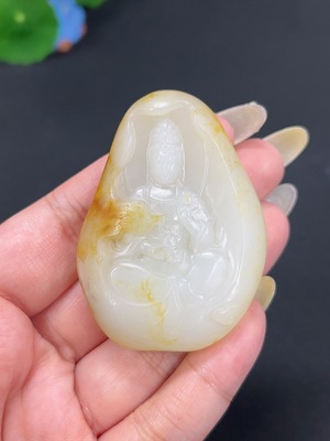 H41947105 和田玉挂件 观音 货品总重约59.8g 皮色成因未定