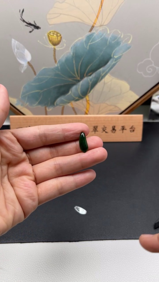 F12289511 Jadeite Auspicious Gourd Inlay Piece