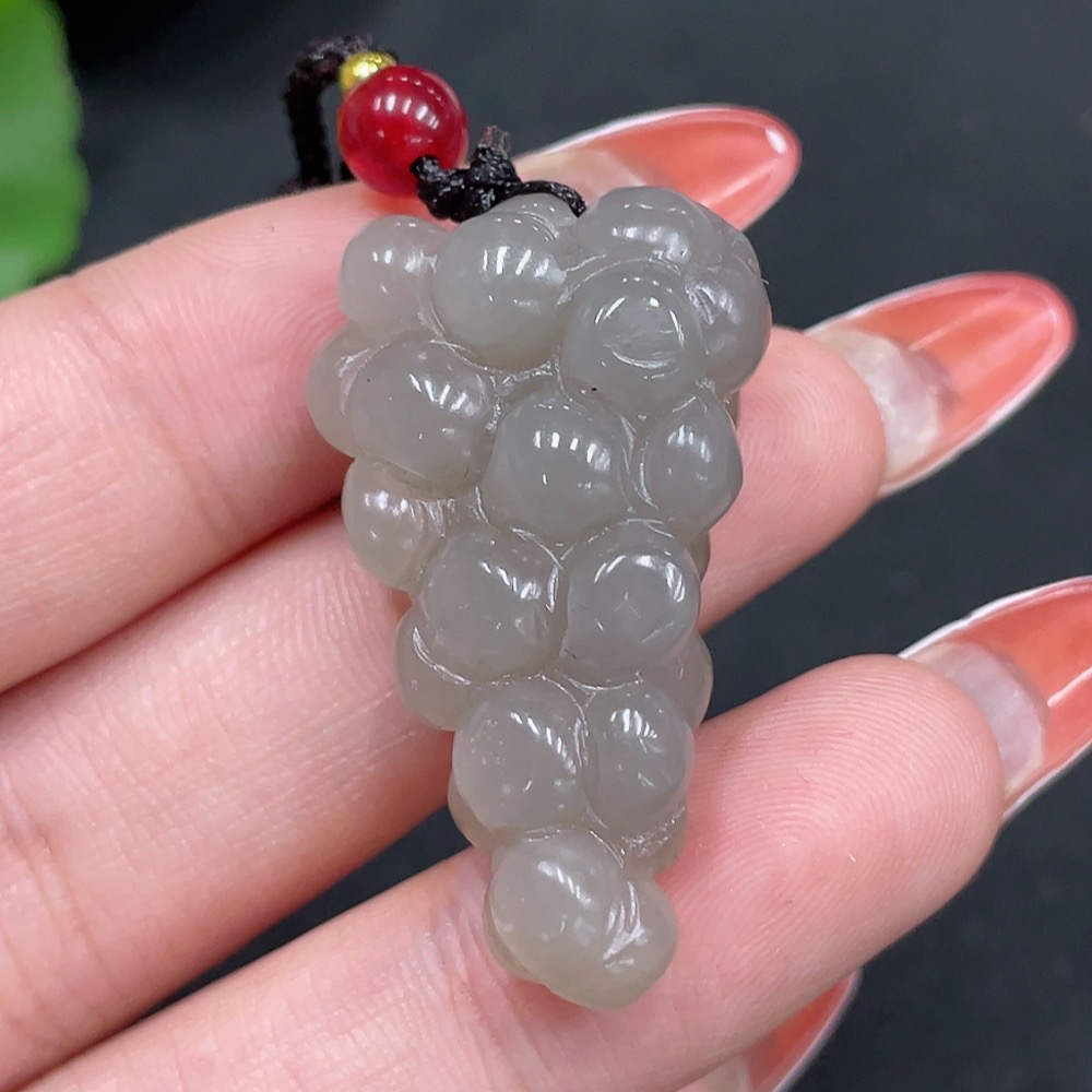H34053549 Hetian Jade Pendant Grape