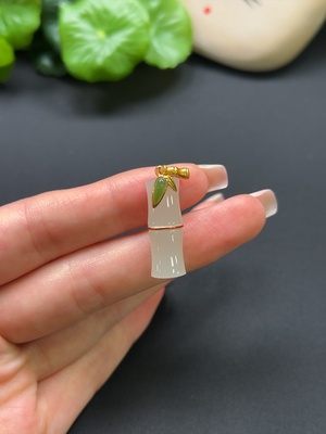 H42980883 和田玉竹节挂件 标红Au97% 其余Au99% 总重约3.7g