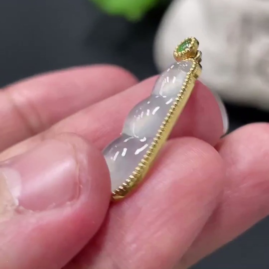 F30520074 Jadeite Lucky Bean Pendant Set in 18K Gold