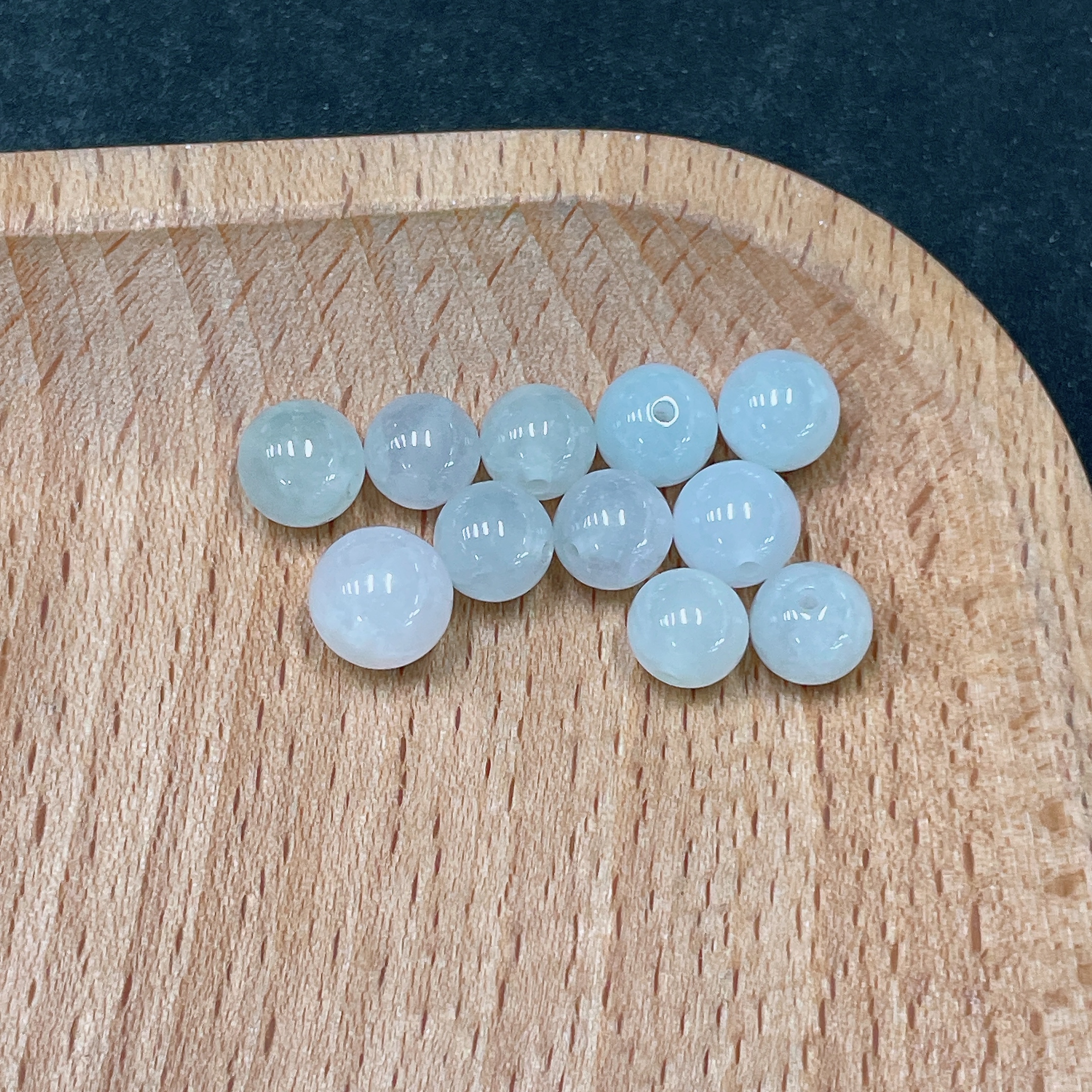 F35138929 Jadeite Beads Sell as a Lot