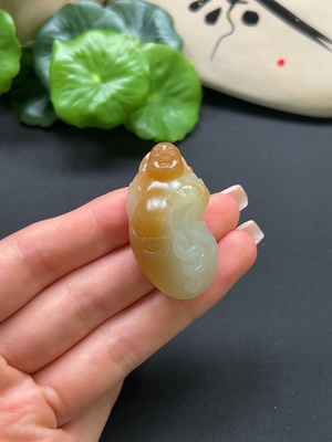 H41917283 和田玉佛公挂件 总重约18.2g