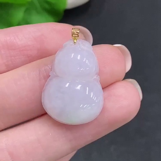 F34035262 Jadeite Gourd Pendant with 18k Gold Clasp, Total Weight Approx. 4g