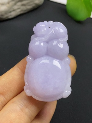 F46564818 翡翠挂件 货品总重约24.4g