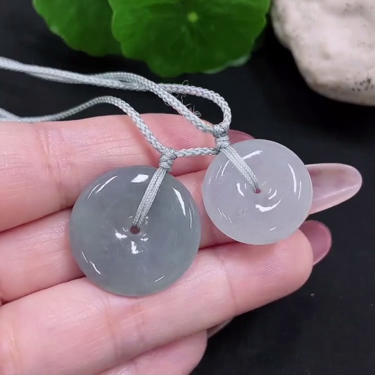 F34033558 Jadeite Peace Knot Pendant