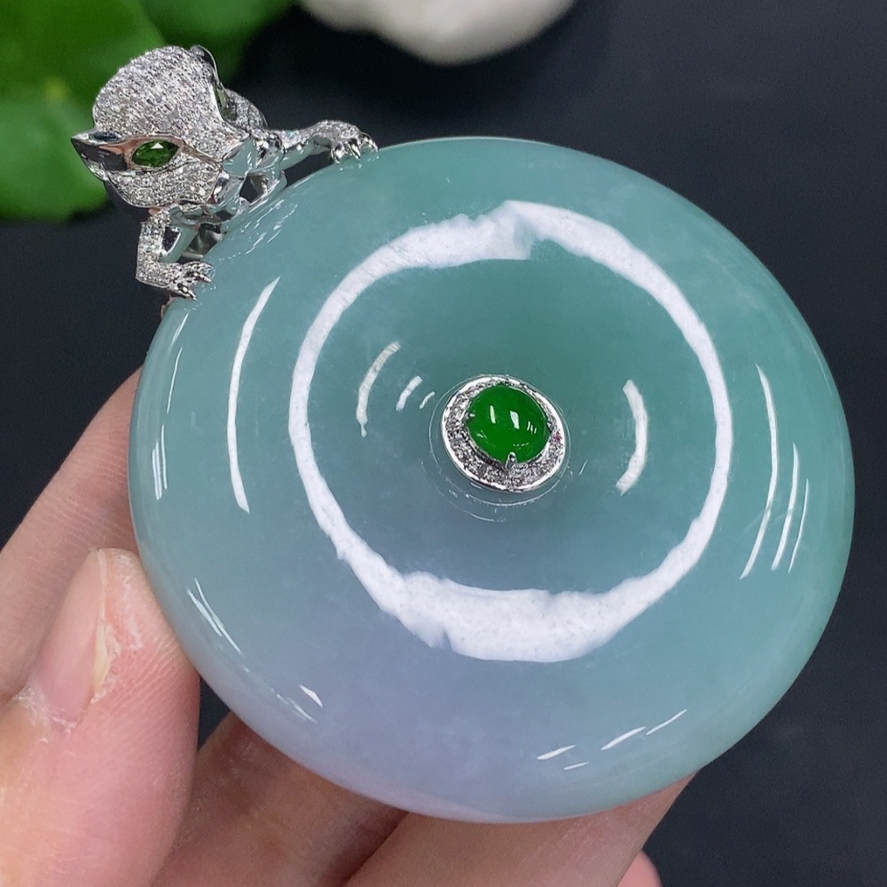 F23599394 Jadeite Peace Knot with 18K Gold, Total Weight Approx. 89.8g