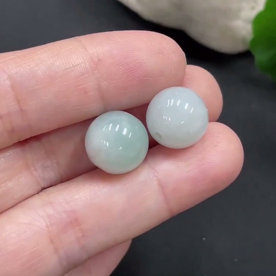 F27152398 Jadeite Beads Sell as a Lot