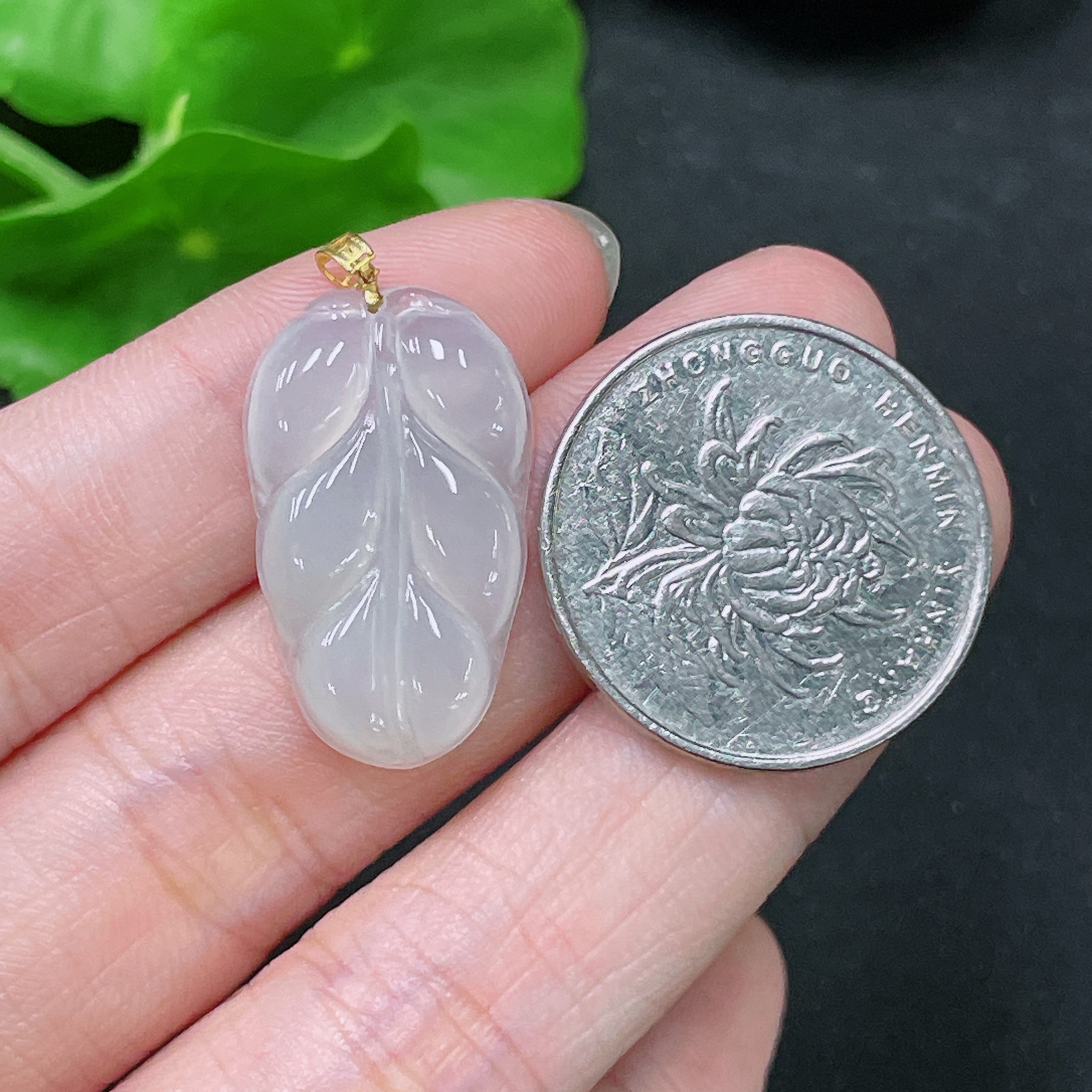 F33894196 Jadeite Leaf Pendant 18K Gold Total Weight Approx. 2.5g