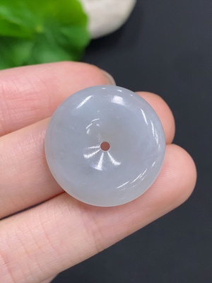 F35160155 Jadeite Peace Knot, Total Weight Approx. 5.5g