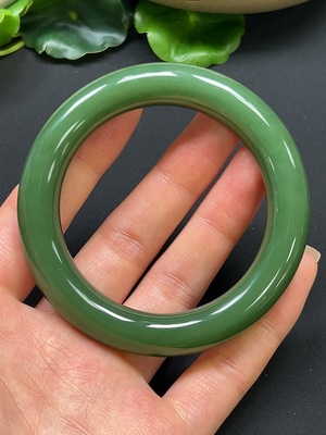 H46529986 和田玉圆条手镯 圈口54.1mm 总重约64.75g