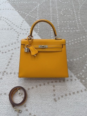 S43097122 爱马仕Hermès 25太阳黄拼橘淡金扣ep框P 附件尘袋 95新 尺寸28*11*20cm
