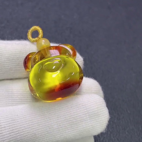 C30474515 Amber beeswax pendant coated, total weight approx. 6.38g