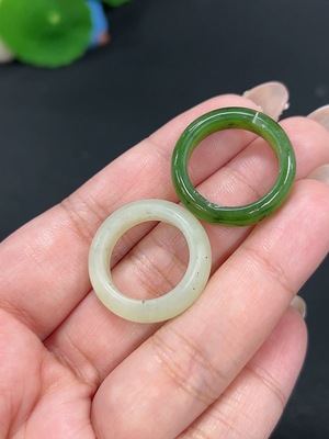 H40748455 和田玉戒圈 货品总重约7.2g
