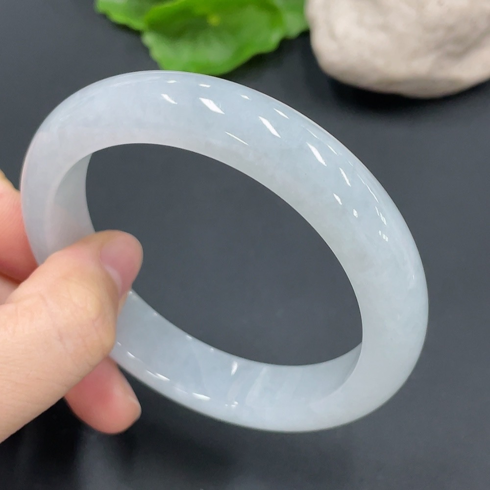 F22448936 Jadeite Round Bracelet Size 56.3 Total Weight 57.901g