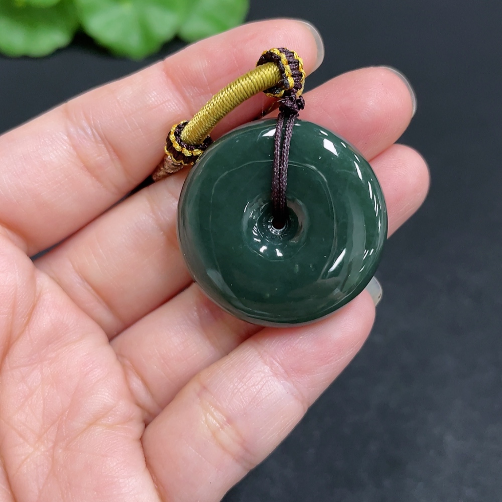 H34037114 Hetian Jade Pendant, Peace Knot
