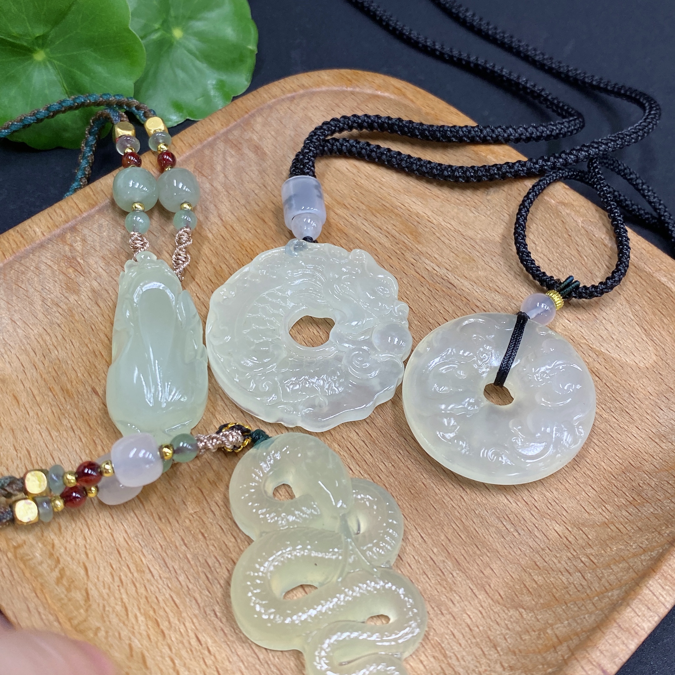 H34970576 Xiuyu (Serpentine Jade) Pendant