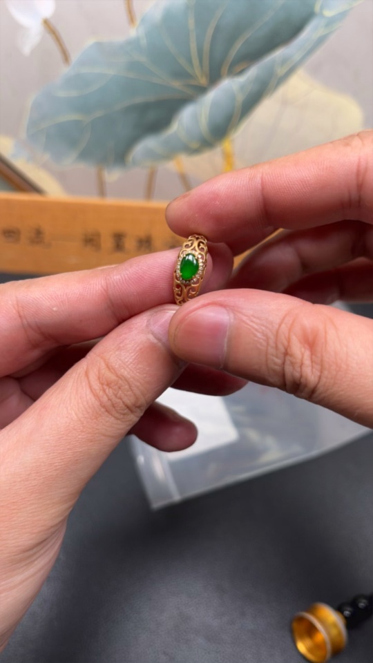 F29336700 Jadeite Cabochon Ring in 18K Gold with Diamond Accents