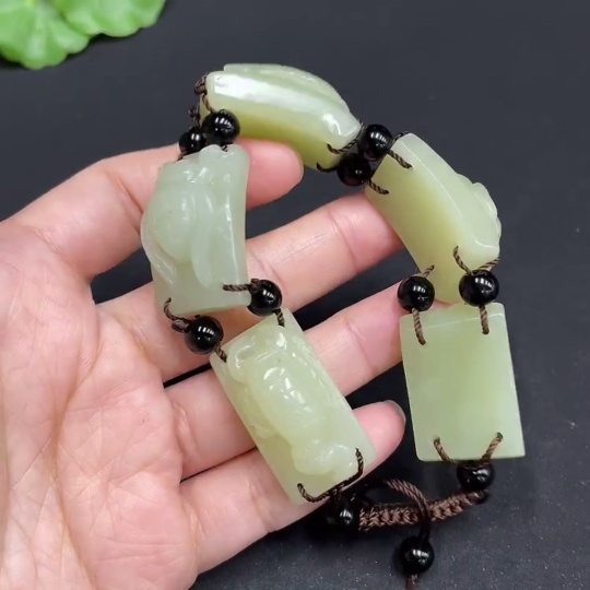 H34072245 Hetian Jade Five Poisons Bracelet