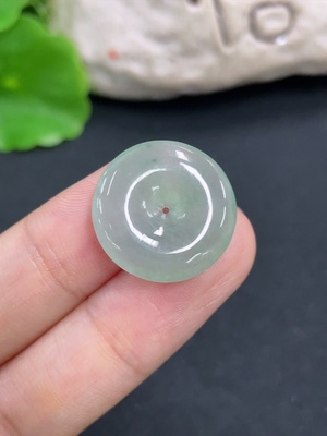 F46516188 翡翠挂件 平安扣  货品总重约2.9g