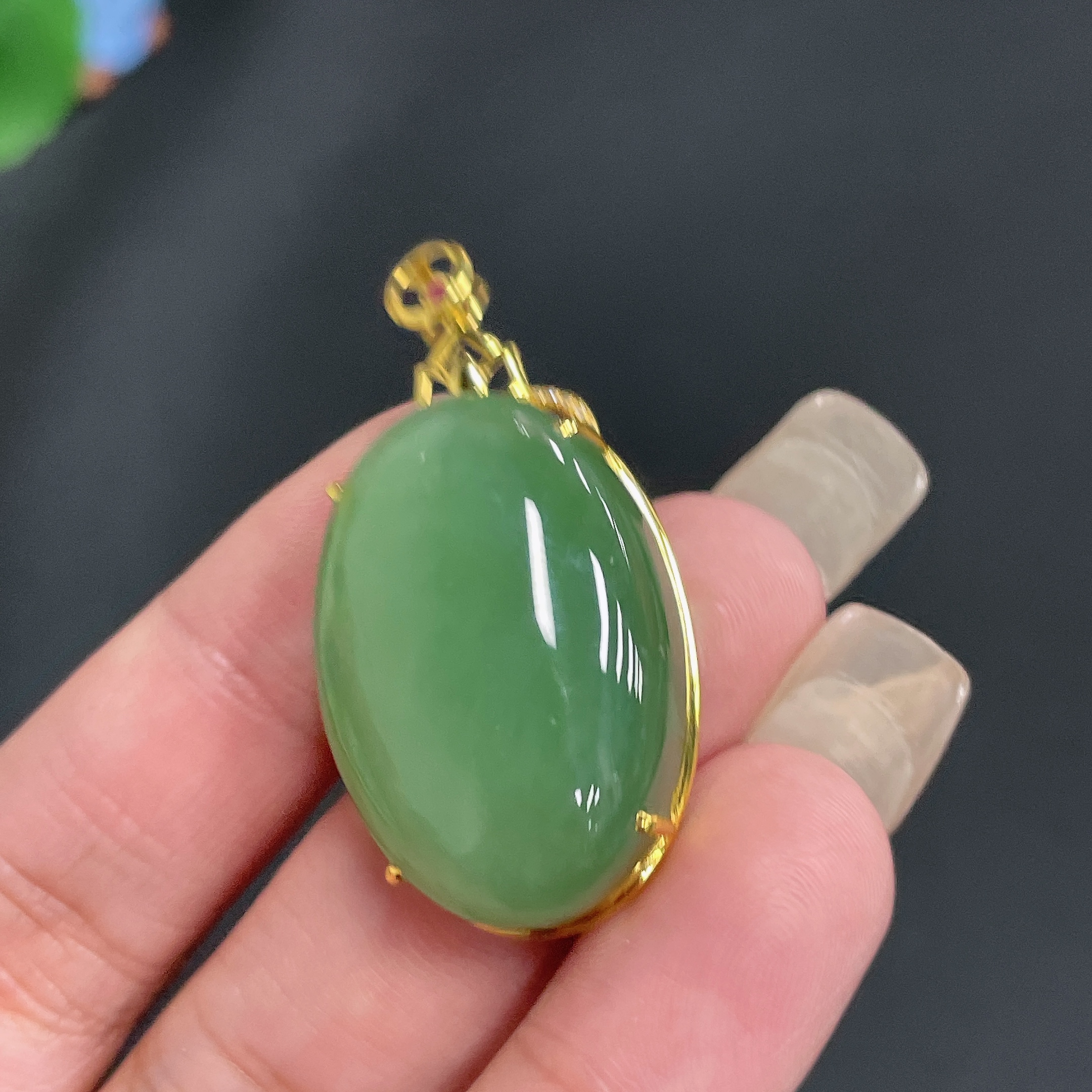 H23608744 Hetian Jade Cabochon Pendant with 18K Gold Setting, Total Weight Approx. 11.6g