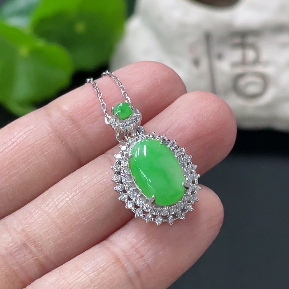 F35080252 Jadeite cabochon inlaid pendant, non-gold setting, total weight approx. 3.42g