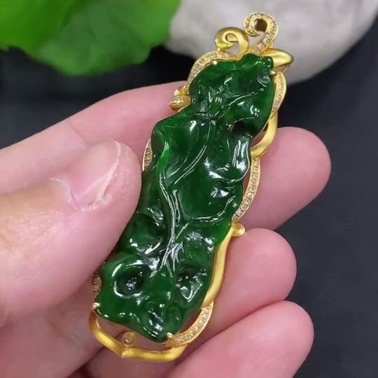 F34023331 Jadeite Inlaid Pendant 18K Gold Total Weight Approx.8.9g With Diamond Inlay Containing Other Mineral Components