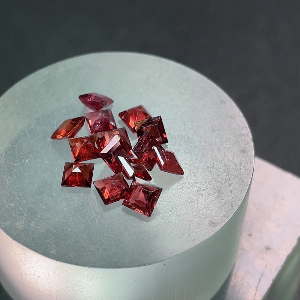 C34950122 Garnet Loose Stones Total Weight Approx.6.44ct Sell as a Lot