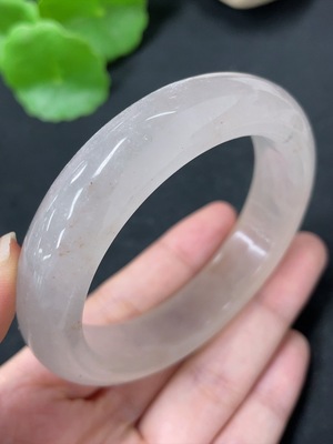 H41944700 非洲翠（独龙玉）正圈手镯  圈口55.5     货品总重约58.6g