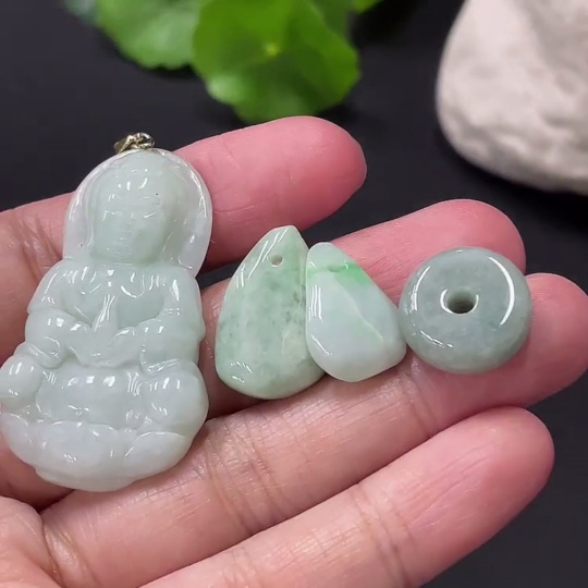 F26962295 Jadeite Pendant Non-Gold Buckle