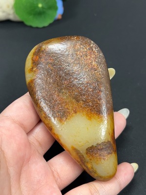 H42979392 和田玉 皮色成因未定 货品总重约230.7g