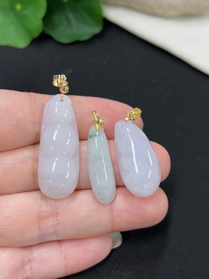 F41942126 翡翠挂件  福豆 福瓜 扣头非金 货品总重约11.07g