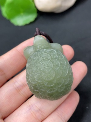 H41945706 和田玉挂件 金钱龟 配珠非和田玉   货品总重约（含绳）46.4g