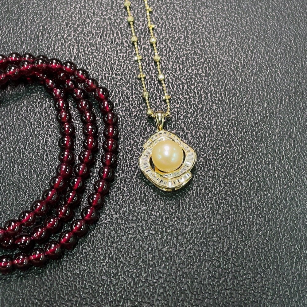 C34949908 Garnet Bead Strand + Pearl Necklace Non-Gold Total Weight Approx. 33.94g Sell as a Lot