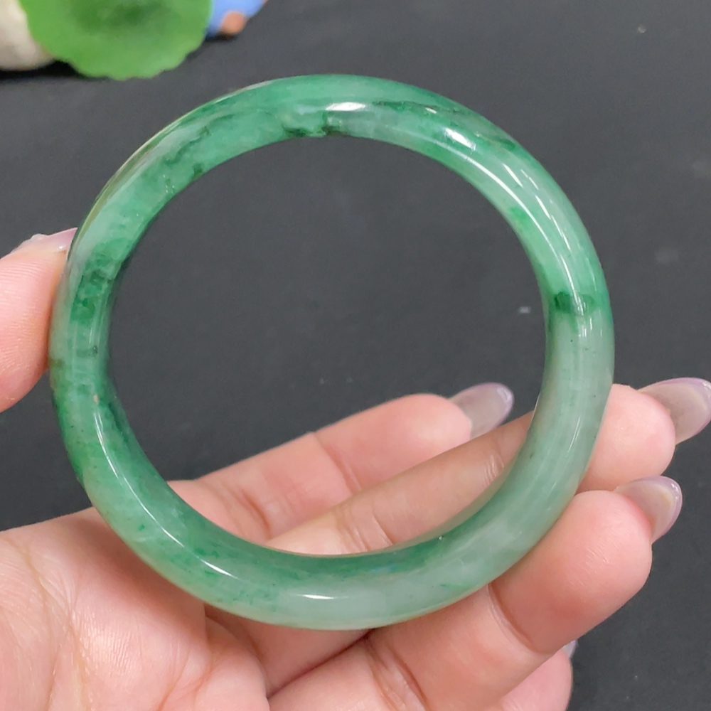 H34955370 African Emerald (Dulong Jade) Regular Bangle