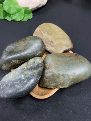H45386822 和田玉     货品总重约1.22kg    皮色成因未定   含其他矿物成份