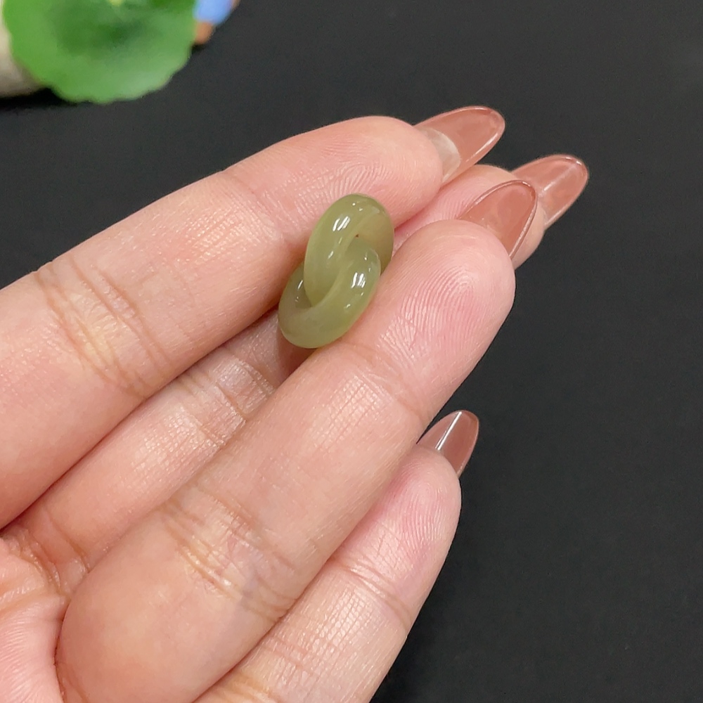 H34074525 Hetian Jade Pendant Total Weight About 2.3g
