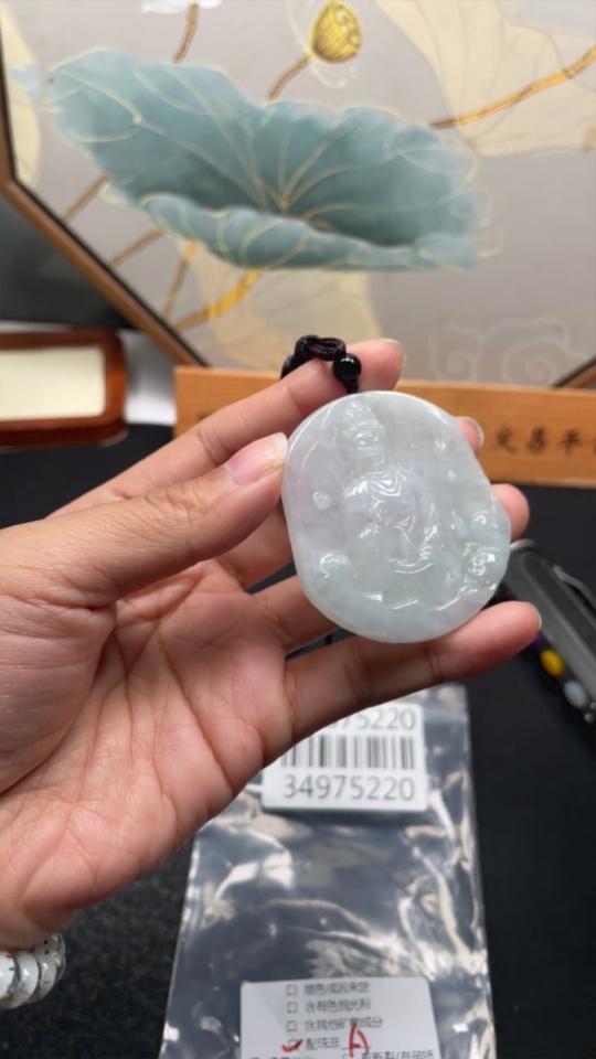 F34975220 Jadeite Guanyin Pendant Total Weight Approx. 30.2g (Beads Non-Natural) (Incl. Cord Weight)