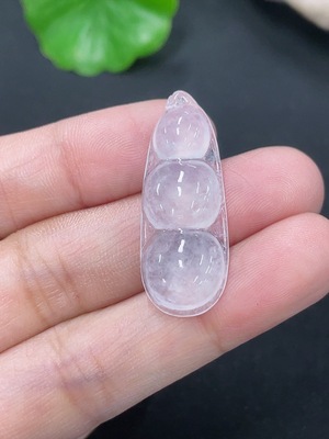 F46566138 翡翠福豆挂件 货品总重约2.74g