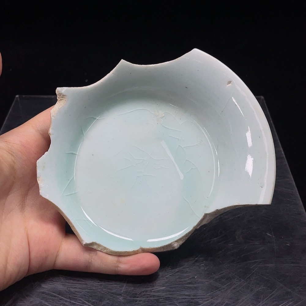 W33936475 Ceramic shard, shadow blue-glazed ceramic shard (subject to actual item)