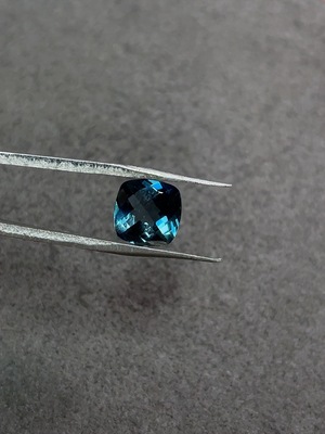 C33923135 Topaz Rough Stone, Color Origin Undetermined, Total Weight Approximately 2.725 Carats