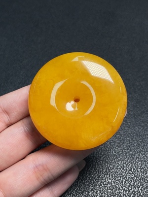C34009607 Amber Beeswax Pendant with a total weight of approximately 17.71 grams