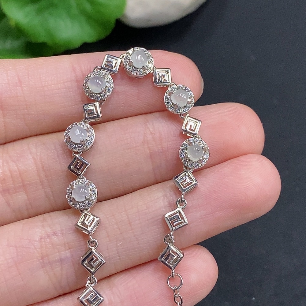 F30490511 Jadeite cabochon inlaid bracelet, non-gold setting, total weight approximately 4 grams