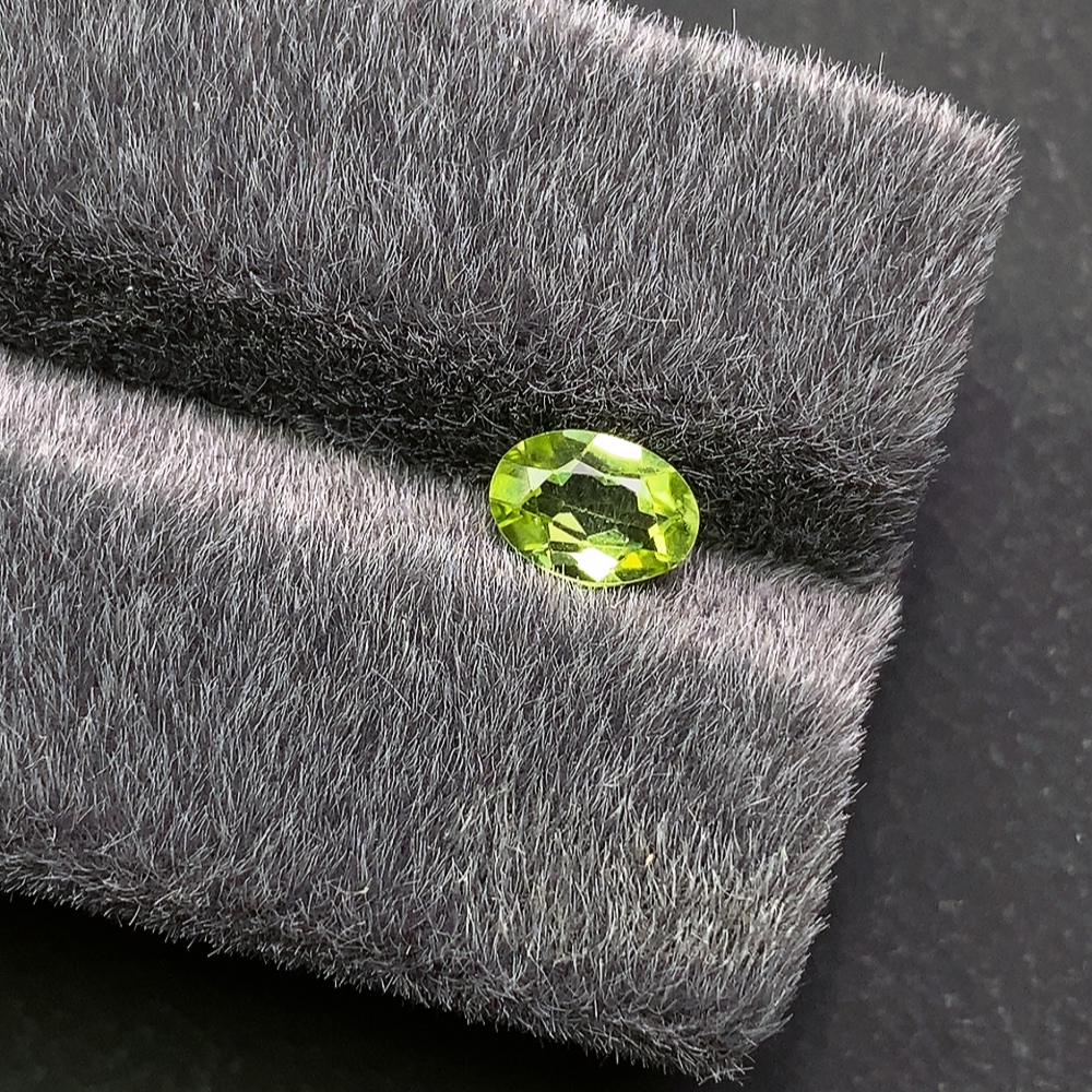 C12304697 Peridot Rough Stone Approx. 0.75ct