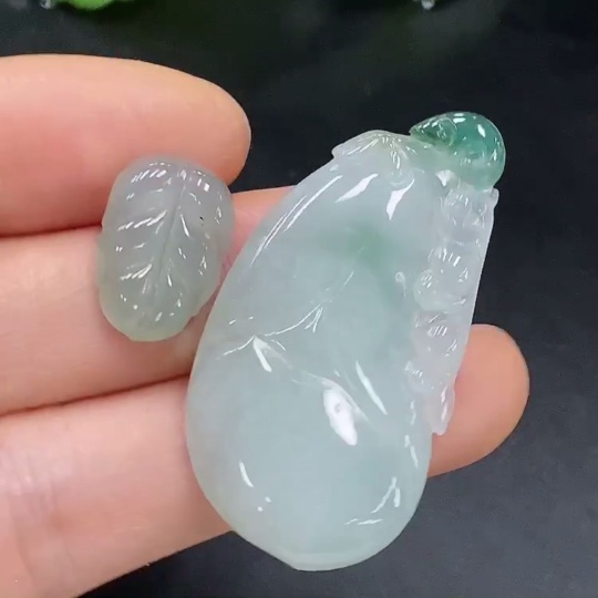F25881375 Jadeite Pendant/Mounting Sell as a Lot