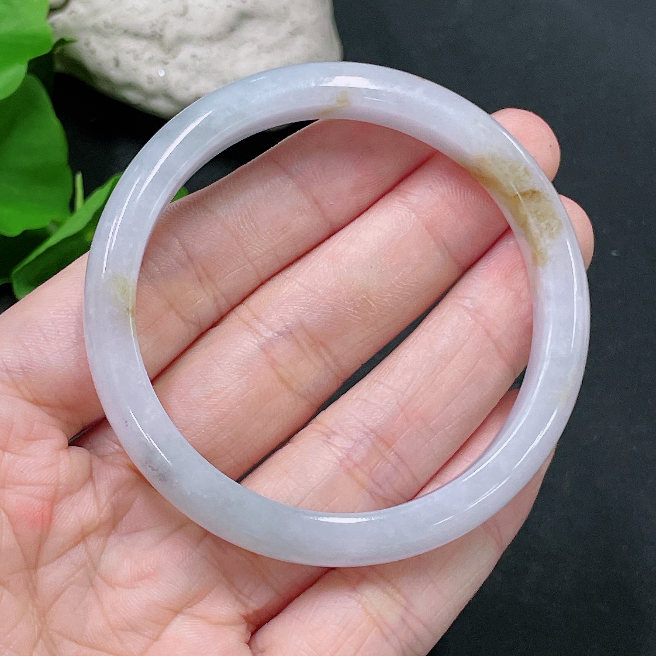 F33920309 Jadeite Round Bangle, Total Weight Approximately 32.5g, Color Origin of Yellow Part Undetermined, Size 52.4