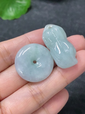 F34976580 Jadeite Pendant Sell as a Lot