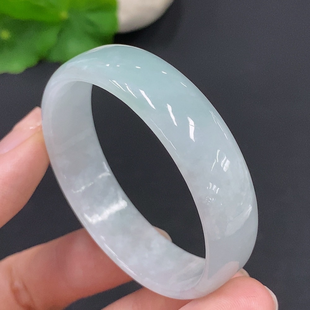F29337141 Jadeite round bangle, total weight approximately 20.4g, size 46