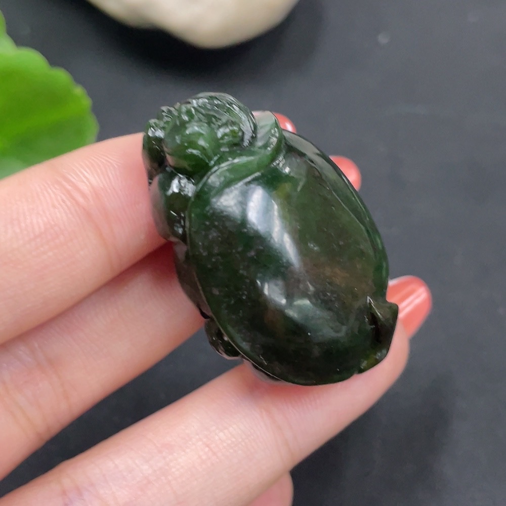 H35085204 Hetian Jade Pendant     Dominating the Top Position     Total Weight Approx. 28.6g