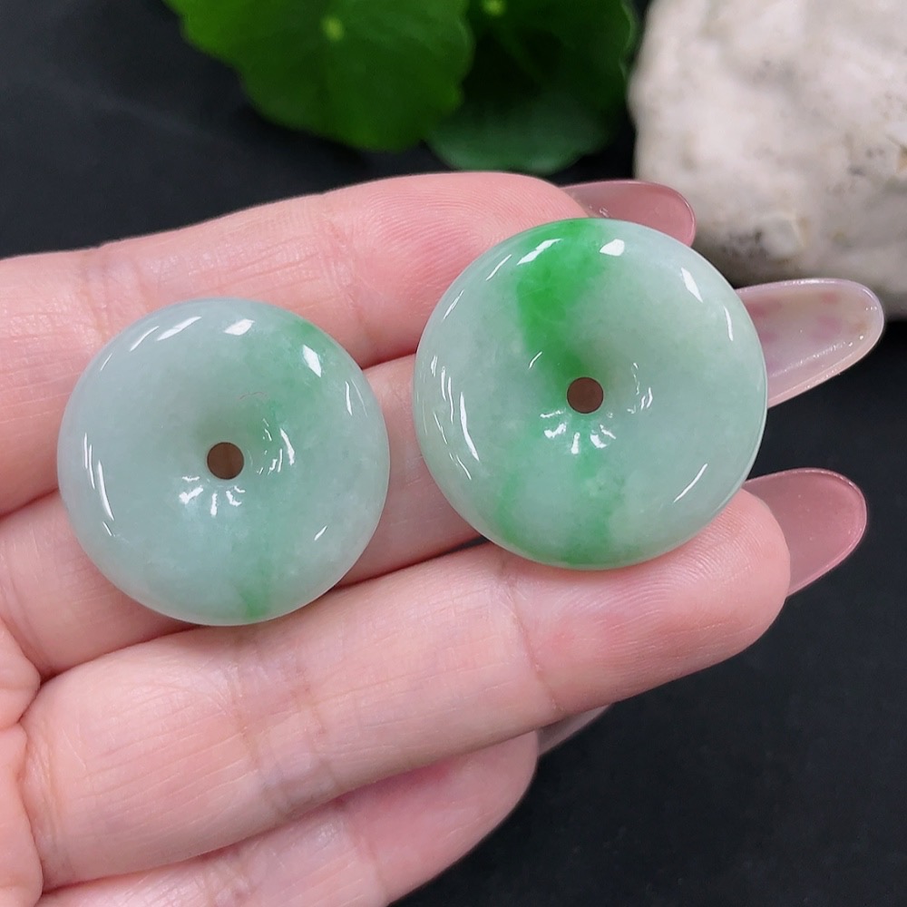 F34032530 Jadeite Peace Knob Pendant Sell as a Lot